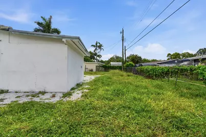 1640 NE 32nd Place, Pompano Beach, FL 33064 - Photo 27