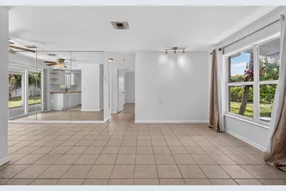101 E Beverly Road E, Jupiter, FL 33469 - Photo 11