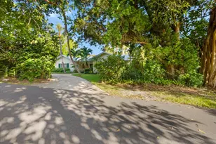 24/22 Via Lucindia Dr, Sewalls Point, FL 34996 - Photo 3