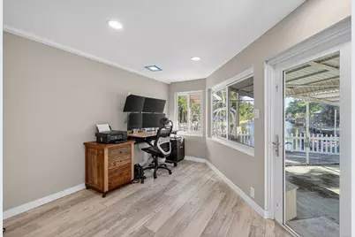 1570 NE 30th Place, Oakland Park, FL 33334 - Photo 25