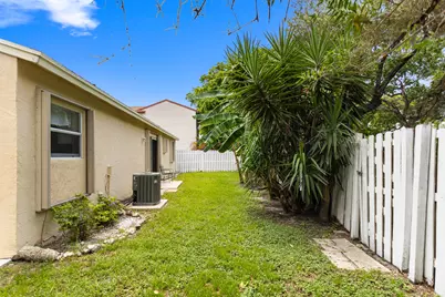 13945 Langley Place, Davie, FL 33325 - Photo 23