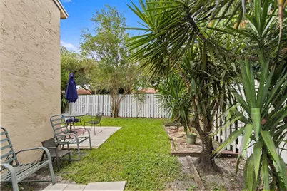 13945 Langley Place, Davie, FL 33325 - Photo 25