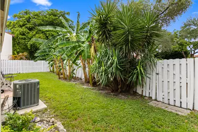 13945 Langley Place, Davie, FL 33325 - Photo 11