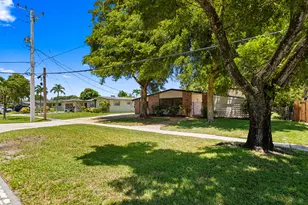 880 E Acre Dr, Plantation, FL 33317 - Photo 67
