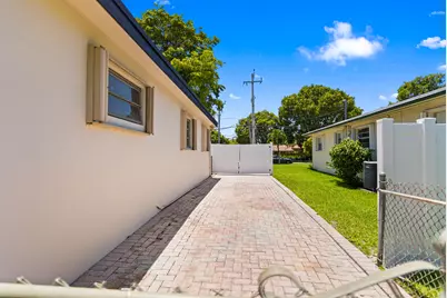 880 E Acre Drive, Plantation, FL 33317 - Photo 47