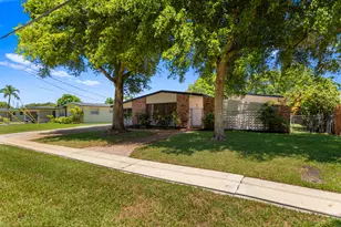 880 E Acre Dr, Plantation, FL 33317 - Photo 1