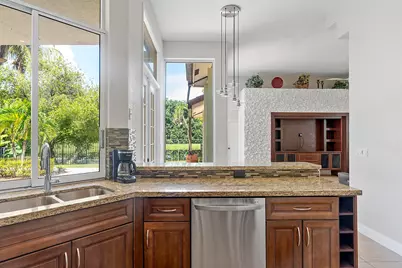 875 Bayside Lane, Weston, FL 33326 - Photo 13