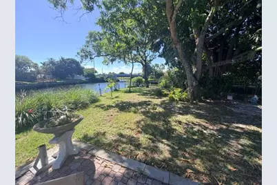 2060 NW 37th Street, Oakland Park, FL 33309 - Photo 9