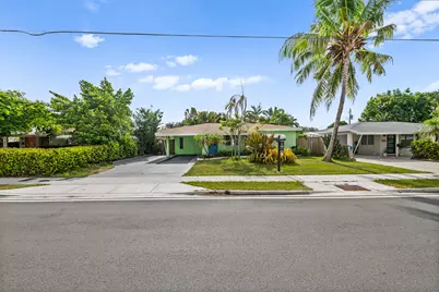 4860 NE 6th Avenue, Oakland Park, FL 33334 - Photo 1