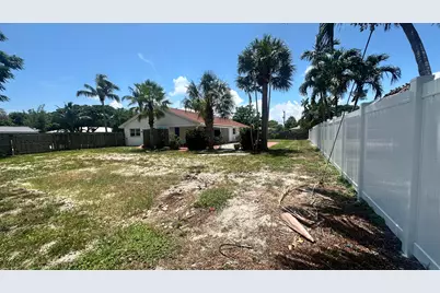 201 NE 30th Street, Boca Raton, FL 33431 - Photo 1