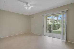 400 Village Green Cir W, Palm Springs, FL 33461 - Photo 21