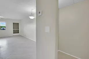 400 Village Green Cir W, Palm Springs, FL 33461 - Photo 19