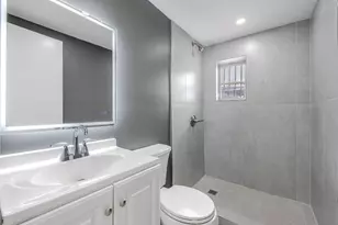321 NW 21st Ave, Miami, FL 33125 - Photo 13