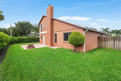 139 Royal Pine Circle S, Royal Palm Beach, FL 33411 - Photo 21
