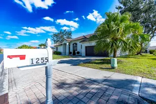 1255 SW Maplewood Dr, Port Saint Lucie, FL 34986 - Photo 3