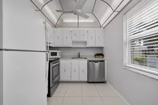 40 Burgundy A, Delray Beach, FL 33484 - Photo 13