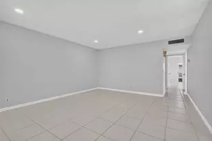 40 Burgundy A, Delray Beach, FL 33484 - Photo 7