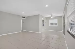 40 Burgundy A, Delray Beach, FL 33484 - Photo 5