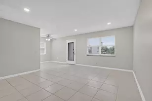 40 Burgundy A, Delray Beach, FL 33484 - Photo 3