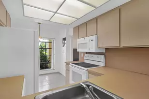 2011 SW 15th St, Deerfield Beach, FL 33442 - Photo 19