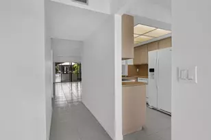 2011 SW 15th St, Deerfield Beach, FL 33442 - Photo 17