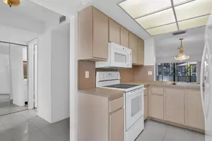 2011 SW 15th St, Deerfield Beach, FL 33442 - Photo 21