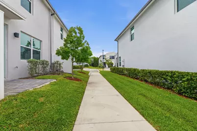 4046 Hot Springs Avenue, Palm Springs, FL 33461 - Photo 33