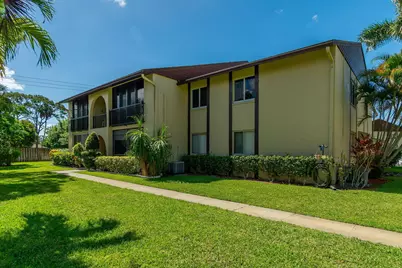 318 Pine Ridge Circle #C-2, Greenacres, FL 33463 - Photo 3