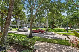 128 W Royal Palm Cir, Jupiter, FL 33458 - Photo 11
