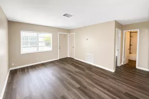 4125 Woodside Dr, Coral Springs, FL 33065 - Photo 5