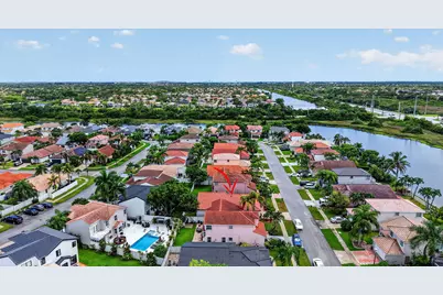 1371 SW 181st Avenue, Pembroke Pines, FL 33029 - Photo 45