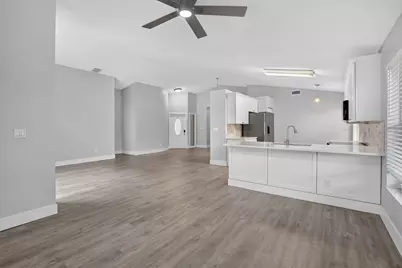 1371 SW 181st Avenue, Pembroke Pines, FL 33029 - Photo 5