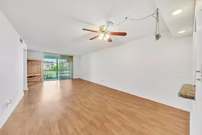 8980 S Hollybrook Boulevard #204, Pembroke Pines, FL 33025 - Photo 15