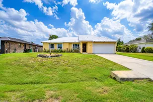392 SE Crosspoint Dr, Port Saint Lucie, FL 34983 - Photo 1
