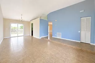 392 SE Crosspoint Dr, Port Saint Lucie, FL 34983 - Photo 5