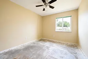 392 SE Crosspoint Dr, Port Saint Lucie, FL 34983 - Photo 19