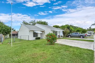 113 Pinewood Ct, Jupiter, FL 33458 - Photo 3
