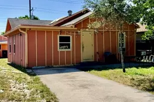 1009 S Pine St, Lake Worth Beach, FL 33460 - Photo 1