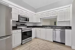 12551 SW 16th Ct, Pembroke Pines, FL 33027 - Photo 9