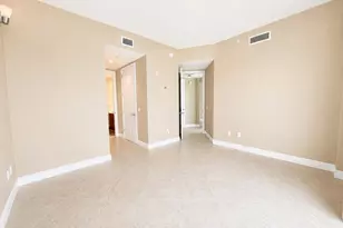 2625 NE 14th Ave NE, Wilton Manors, FL 33334 - Photo 13