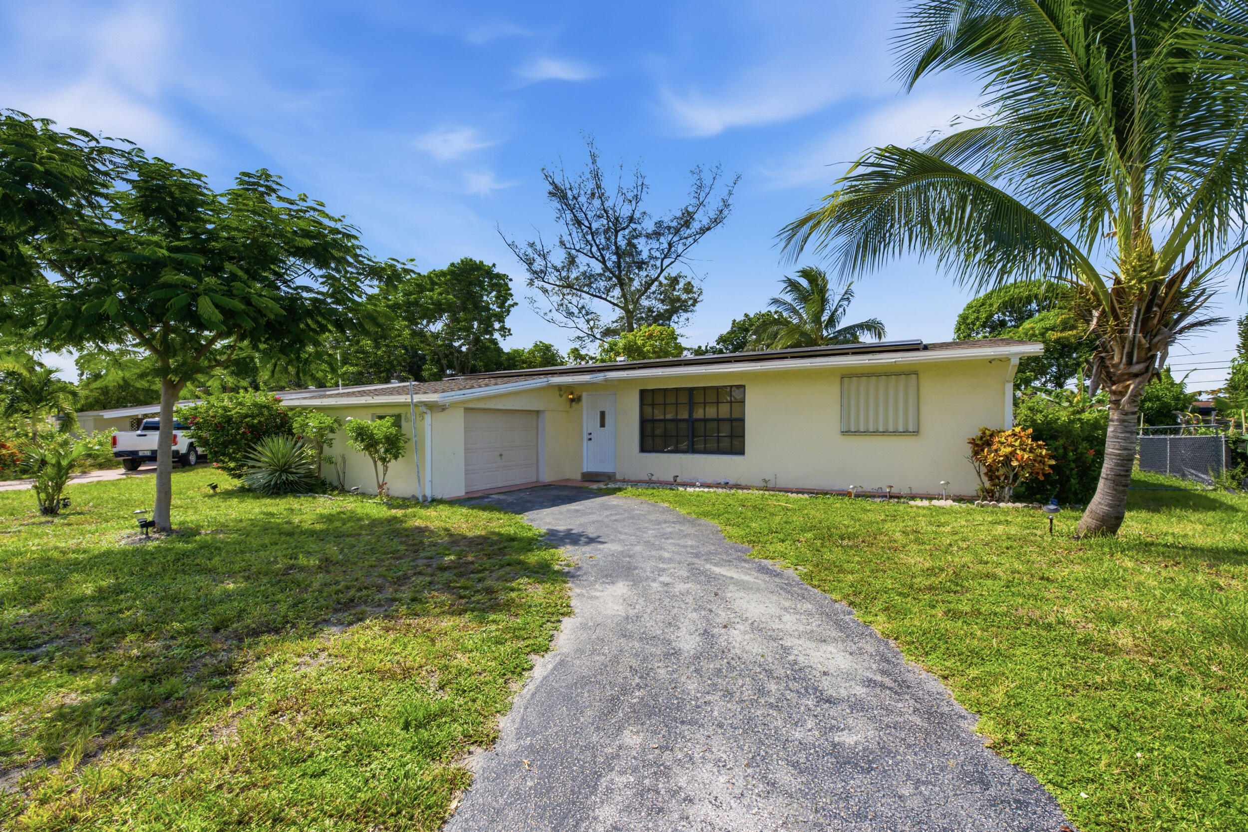 6115 SW 3rd St - 6115 SW 3rd St, Margate, FL 33068 Luxury Property | Jose Angel Pina
