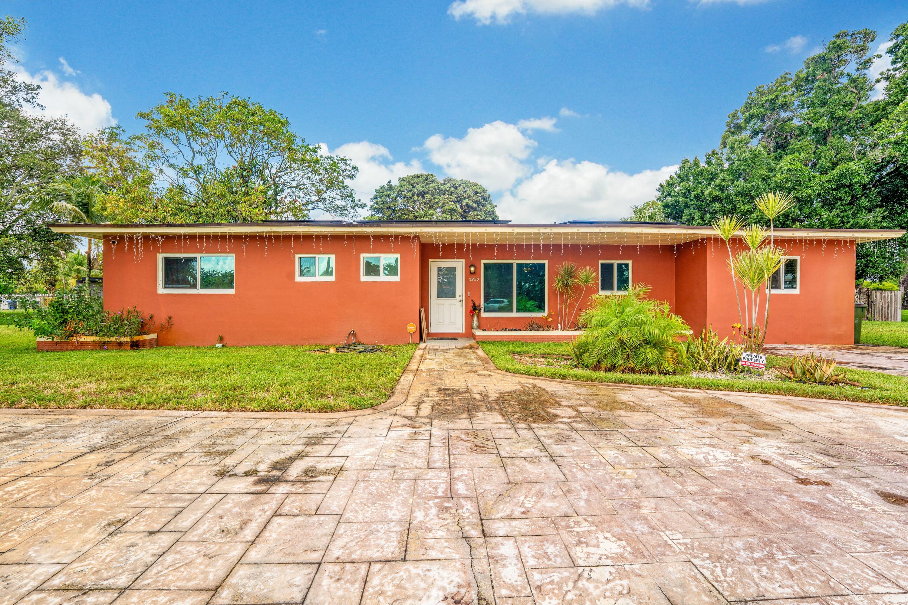 3250 E Glendale Blvd main architectural view