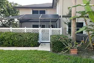 11 Amherst Ct, Royal Palm Beach, FL 33411 - Photo 1