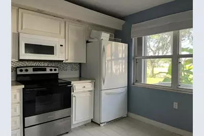 11 Amherst Court #D, Royal Palm Beach, FL 33411 - Photo 9