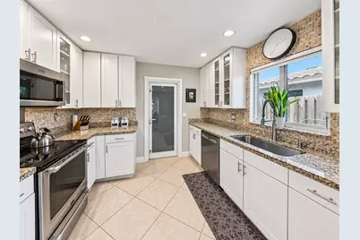 3652 NE 18th Avenue, Oakland Park, FL 33334 - Photo 9