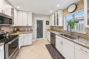 3652 NE 18th Ave, Oakland Park, FL 33334 - Photo 9