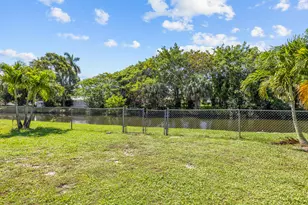 136 Sparrow Dr, Royal Palm Beach, FL 33411 - Photo 25
