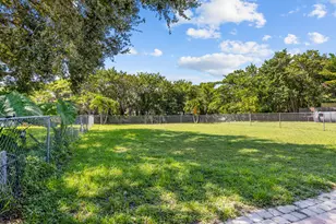 136 Sparrow Dr, Royal Palm Beach, FL 33411 - Photo 23