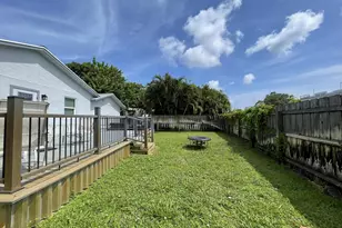 222 SE 3rd St, Boynton Beach, FL 33435 - Photo 27