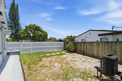 8800 NW 33 Avenue Road, Miami, FL 33147 - Photo 35